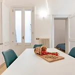 Blue Loft - Old Town Apartment Sit