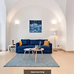 Blue Loft - Old Town Apartment Sit